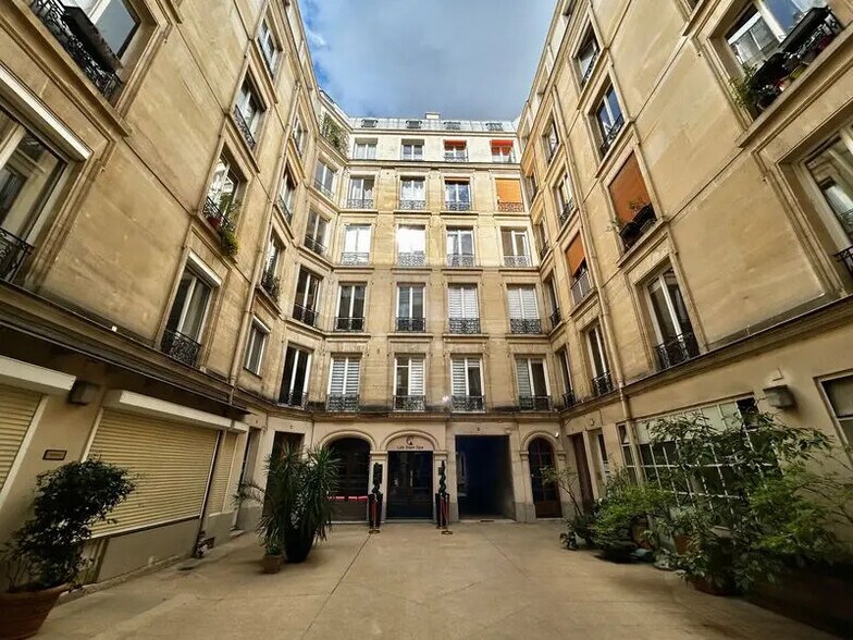 22 Rue Saint-Augustin, Paris à louer - Photo du bâtiment - Image 3 de 28