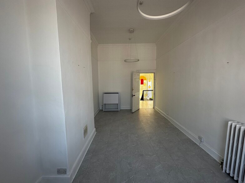 King St, Chester à louer - Photo du bâtiment - Image 3 de 40