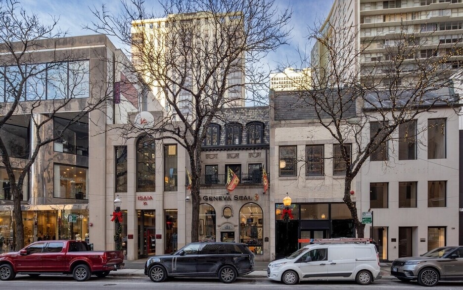 112 E Oak St, Chicago, IL à louer - Photo du bâtiment - Image 2 de 3