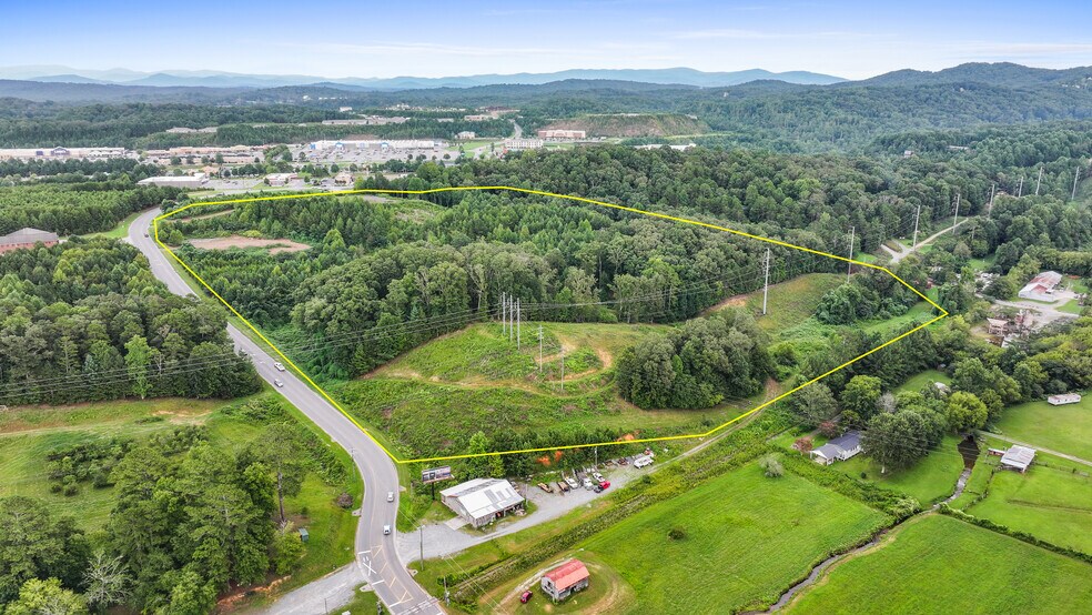 00 Howard Simmons Road, Ellijay, GA à vendre - Photo du bâtiment - Image 2 de 11