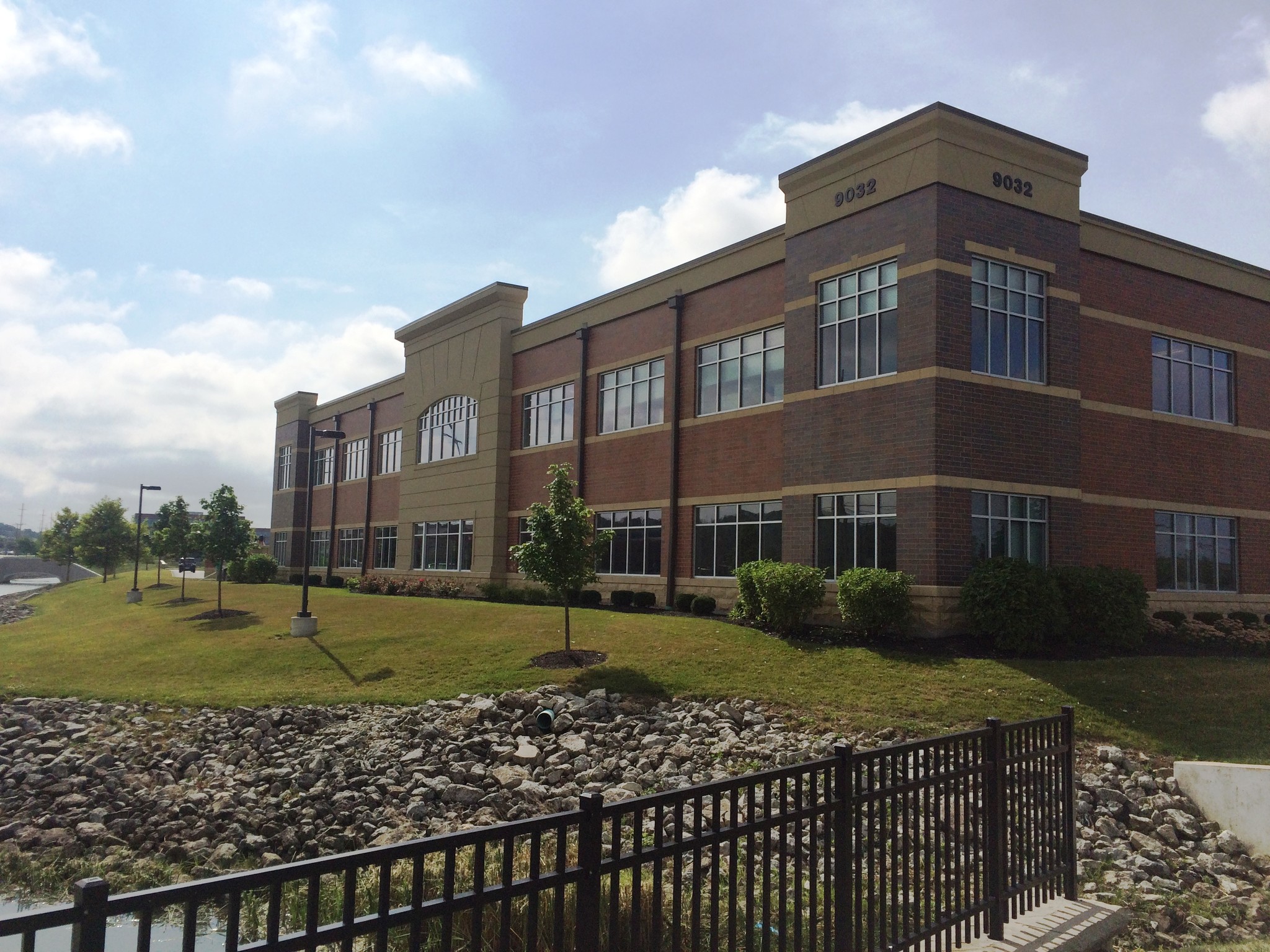 9032 Union Centre Blvd, West Chester, OH for lease Building Photo- Image 1 of 6