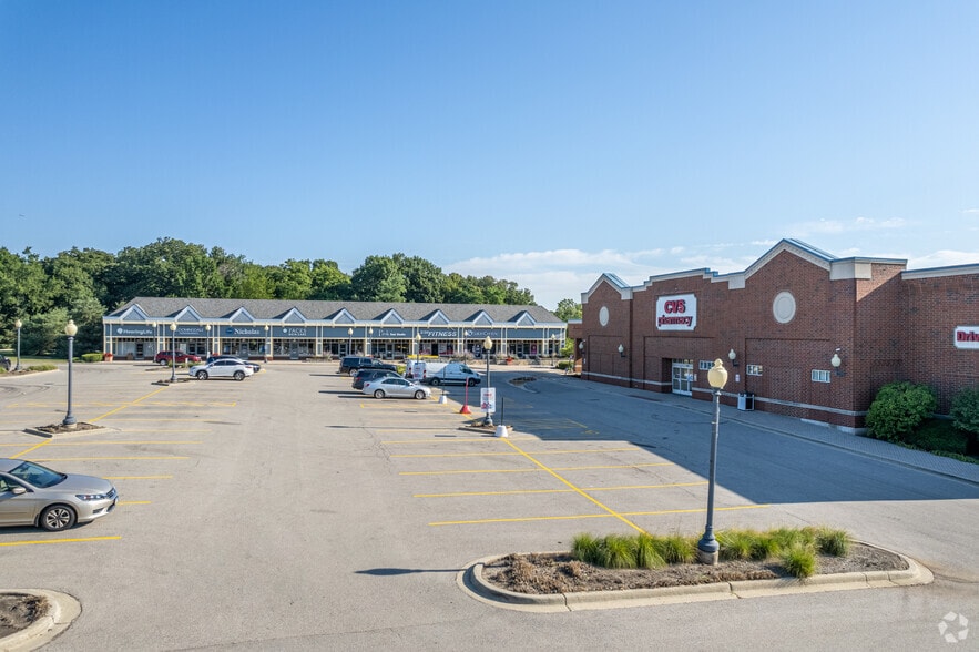 101-121 E Lake St, Bloomingdale, IL for lease - Primary Photo - Image 1 of 13