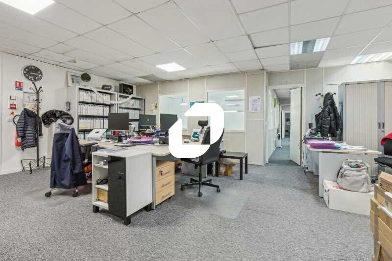 Flex in Courbevoie for lease - Interior Photo - Image 2 of 20