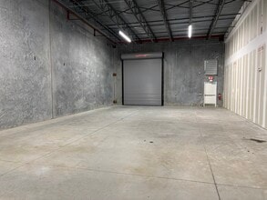 7906 Kingspointe Pky, Orlando, FL for lease Interior Photo- Image 2 of 4