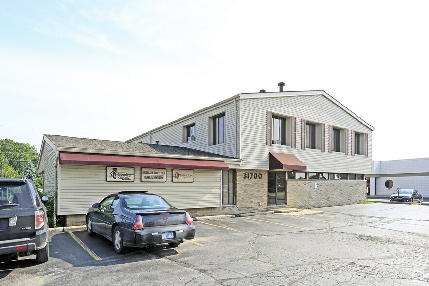 31700 W 12 Mile Rd, Farmington Hills, MI for lease - Building Photo - Image 2 of 5