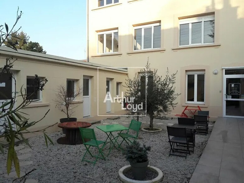 Office in Melun for sale - Building Photo - Image 1 of 6