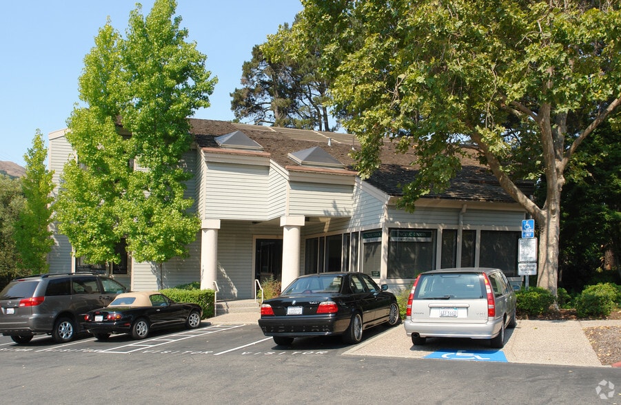 8 Camino Encinas, Orinda, CA for sale - Building Photo - Image 2 of 3