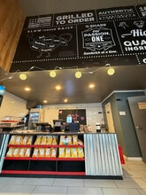 300 E 61st St, New York, NY à louer Photo intérieure- Image 2 de 6