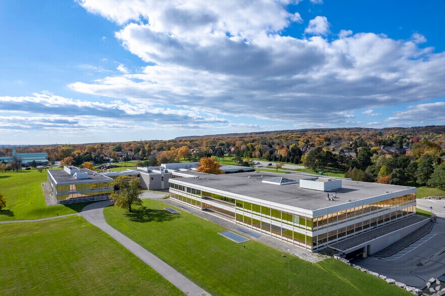 1375 Kerns Rd, Burlington, ON à louer - Photo du bâtiment - Image 2 de 6