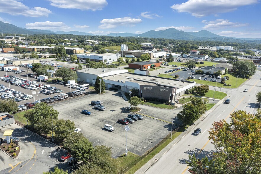 442 Rutherford Ave NE, Roanoke, VA à vendre - Photo du bâtiment - Image 2 de 10