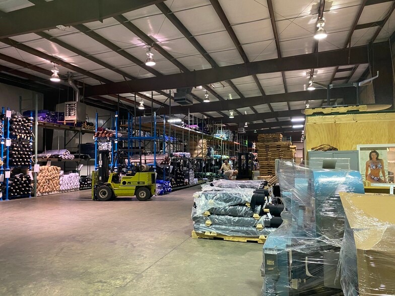 110 Commerce Way, Stockertown, PA à vendre - Photo du bâtiment - Image 2 de 8