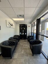 1915 E Chandler Blvd, Chandler, AZ for lease Lobby- Image 2 of 10