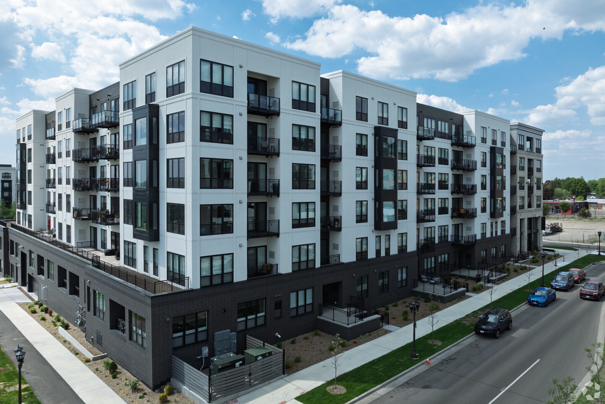 2190 Hillcrest Dr, Saint Paul, MN for lease Building Photo- Image 1 of 7