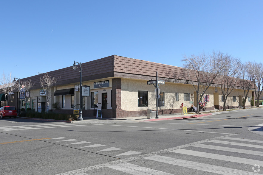 562-564 W Lancaster Blvd, Lancaster, CA for sale - Building Photo - Image 1 of 1