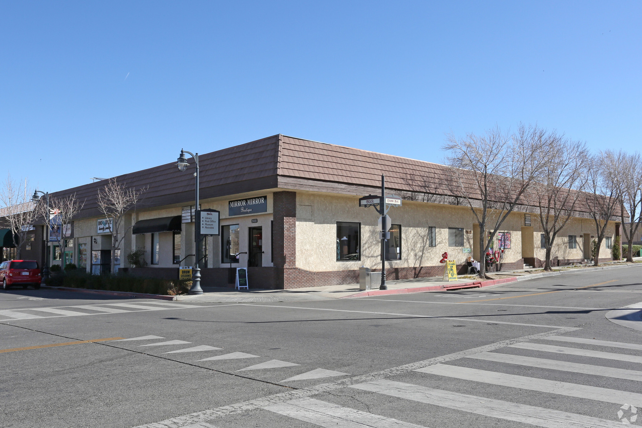 562-564 W Lancaster Blvd, Lancaster, CA for sale Primary Photo- Image 1 of 1