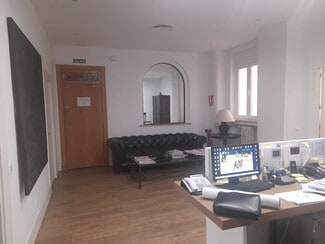 Plus de détails pour Multi-résidentiel à vendre