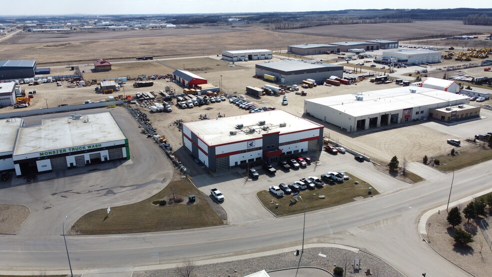 134 Queens Dr, Red Deer County, AB for lease - Building Photo - Image 1 of 7