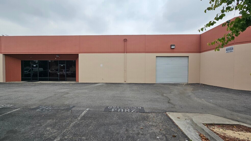 2801-2807 Burton Ave, Burbank, CA à louer - Photo du bâtiment - Image 2 de 7