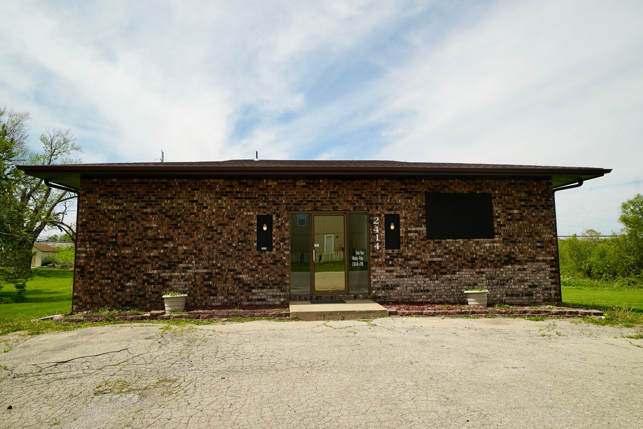 2414 S Leonard Rd, Saint Joseph, MO à vendre Photo du bâtiment- Image 1 de 1