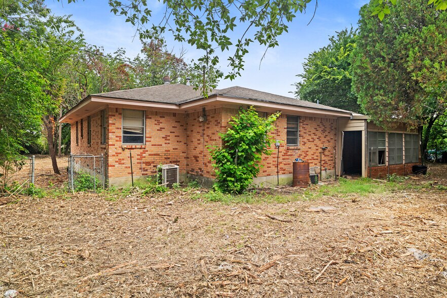 410 Ellis Ave, Red Oak, TX for lease - Building Photo - Image 1 of 16