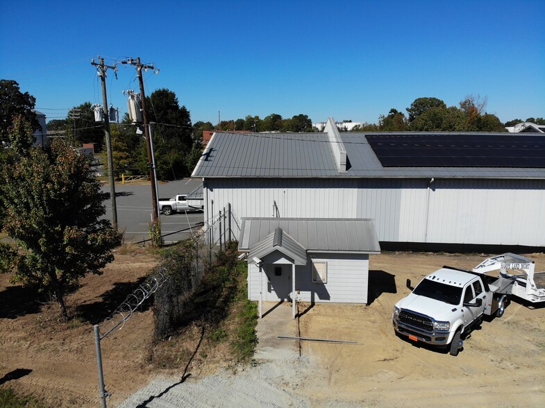 6714 Freedom Dr, Charlotte, NC for lease - Building Photo - Image 2 of 3