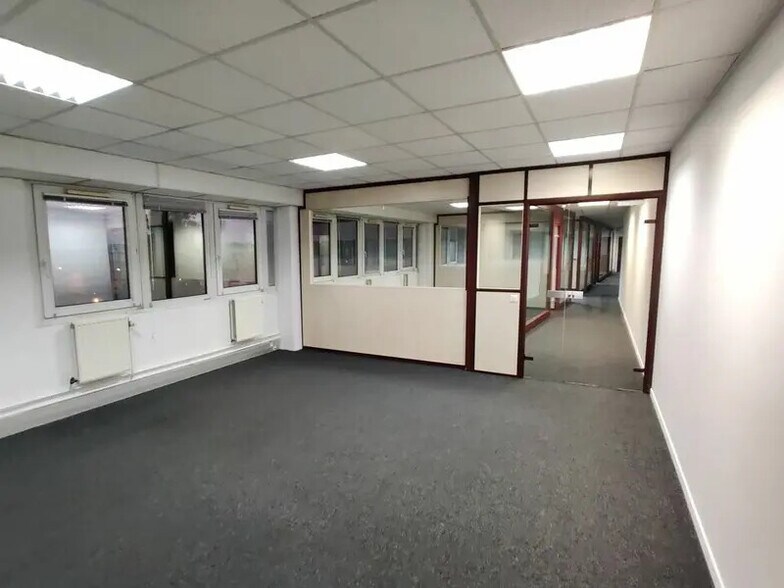 Office in Massy for lease - Building Photo - Image 2 of 6