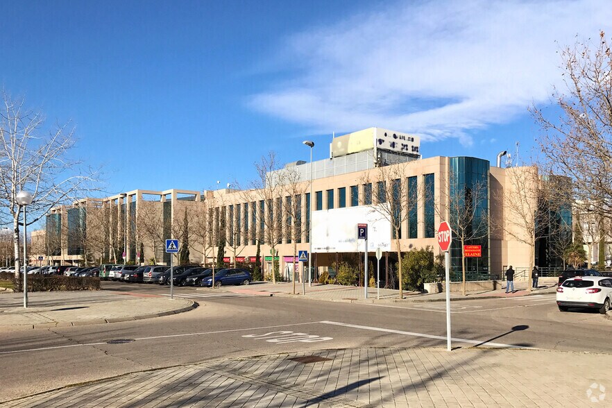 Calle Chile, 8, Las Rozas de Madrid, Madrid à louer - Photo du bâtiment - Image 3 de 4