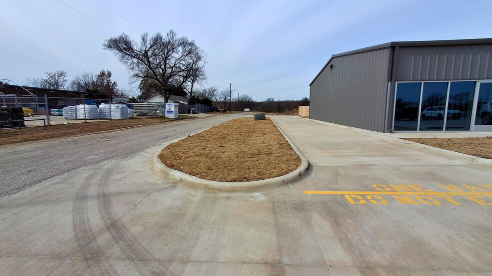 308 Church Ave, Troy, TX à louer - Photo du bâtiment - Image 2 de 9