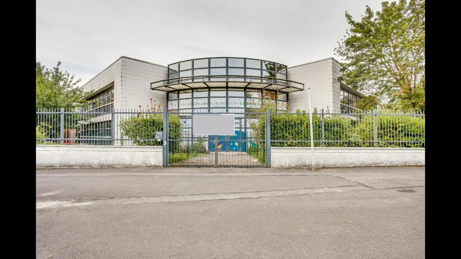 Office in Meaux for sale Primary Photo- Image 1 of 14