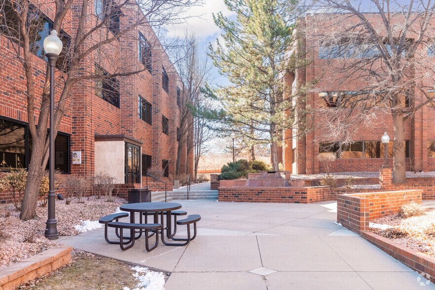 7110 W Jefferson Ave, Lakewood, CO à louer - Photo du bâtiment - Image 2 de 20