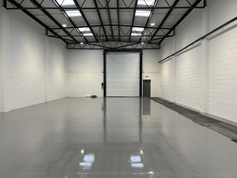 30-40 Tanners Dr, Milton Keynes for lease - Building Photo - Image 2 of 5