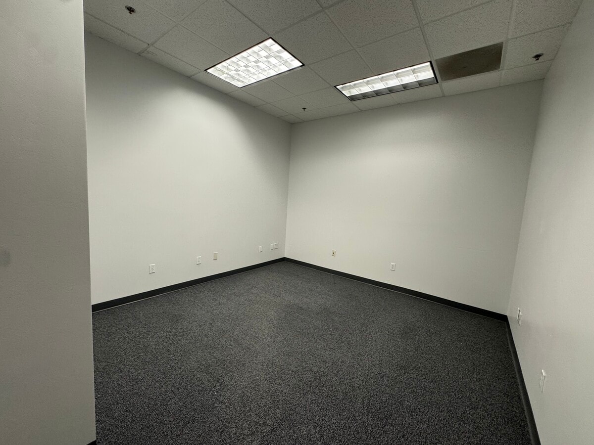 4801 Calloway Dr, Bakersfield, CA 93312 - Unit 103 - - Interior Photo - Image 2 of 3