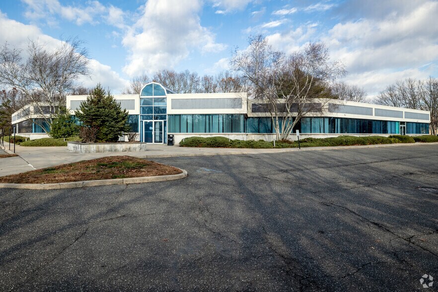 23 Technology Dr, Setauket, NY à louer - Photo du bâtiment - Image 2 de 23