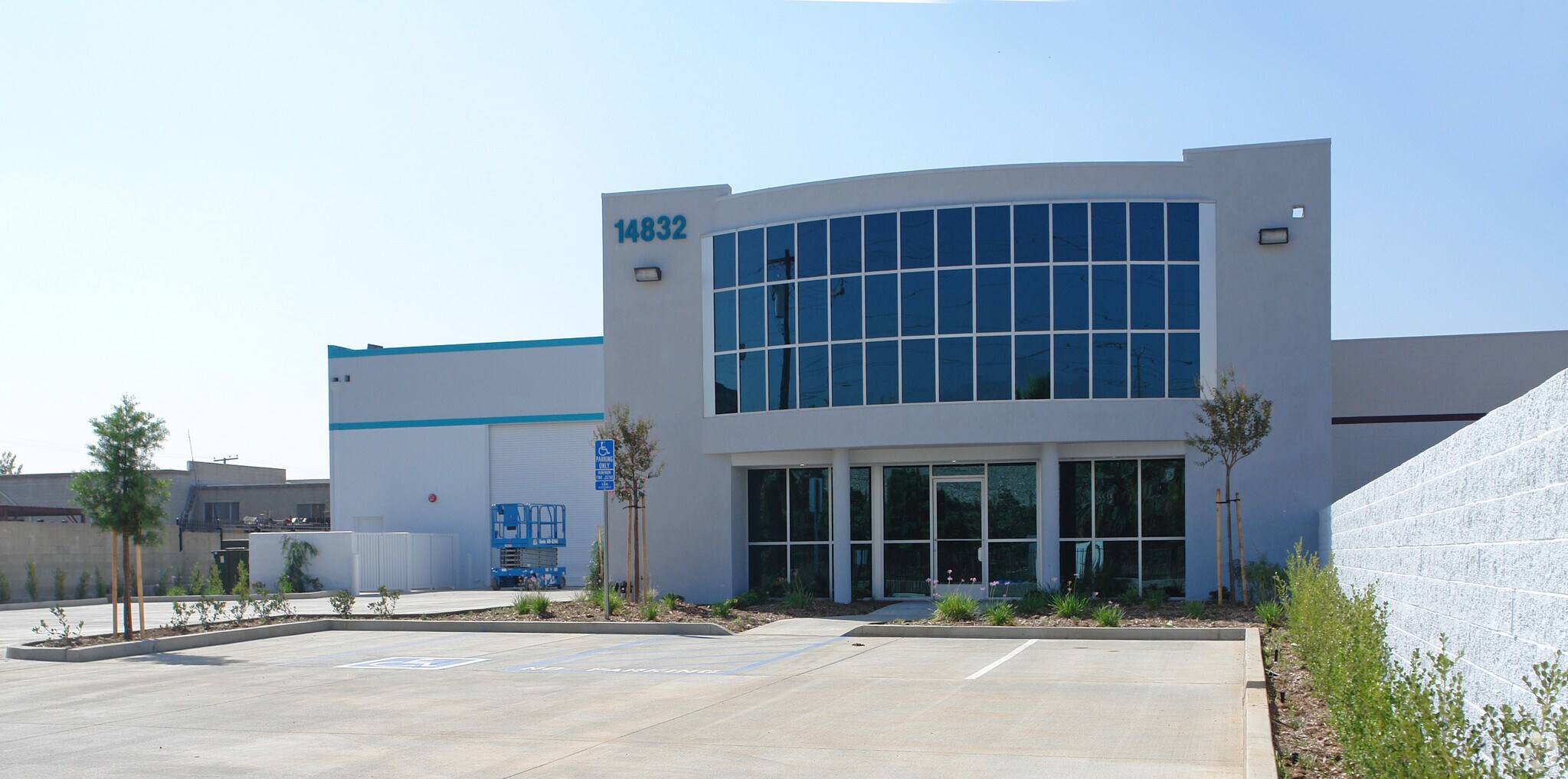 14832 Arrow Hwy, Baldwin Park, CA à vendre Photo du bâtiment- Image 1 de 1