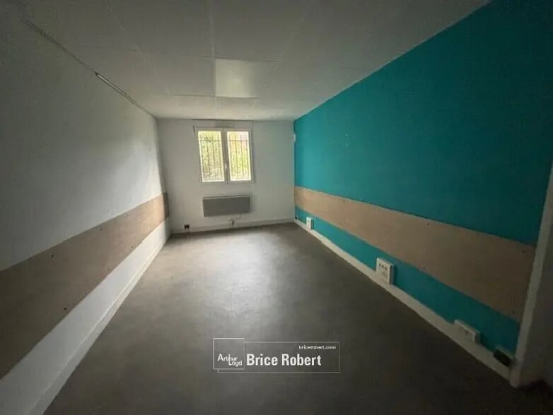 Retail in Lyon for lease - Interior Photo - Image 2 of 5