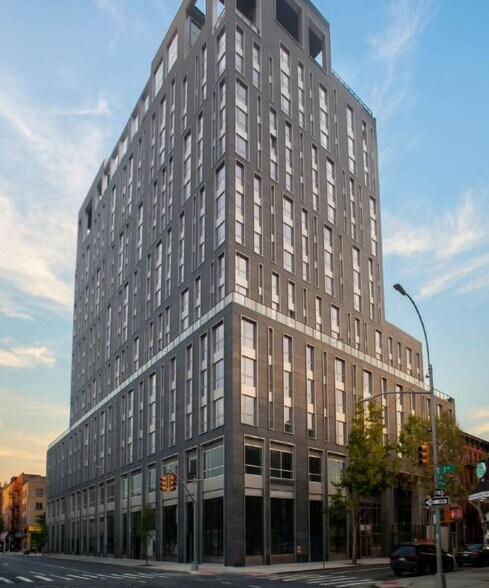 2005 3rd Ave, New York, NY à louer - Photo du bâtiment - Image 1 de 6