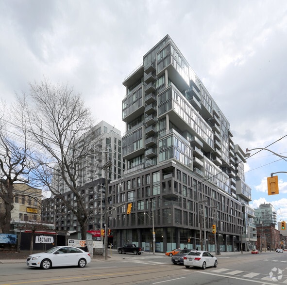 525 Adelaide St W, Toronto, ON à louer - Photo du bâtiment - Image 2 de 4