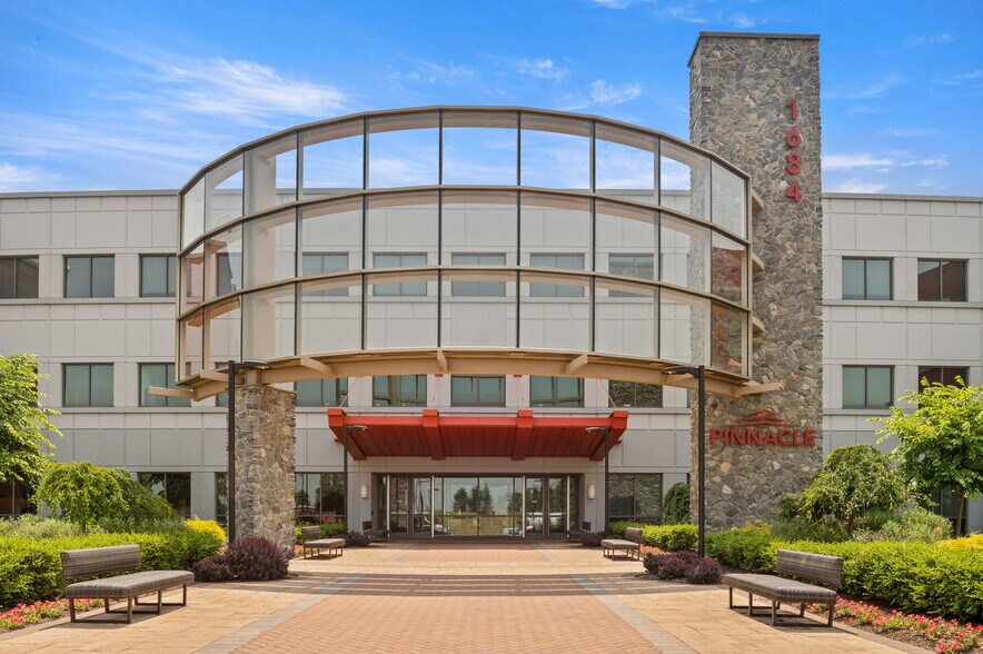 1684 S Broad St, Lansdale, PA à louer - Photo du bâtiment - Image 2 de 9