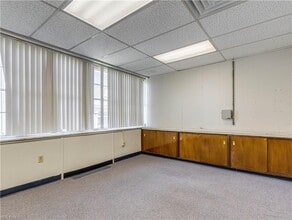 680 E Market St, Akron, OH à louer Photo intérieure- Image 2 de 27