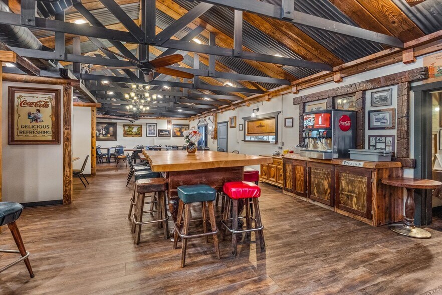 4462 Highway 4, Avery, CA à vendre - Photo intérieure - Image 1 de 40