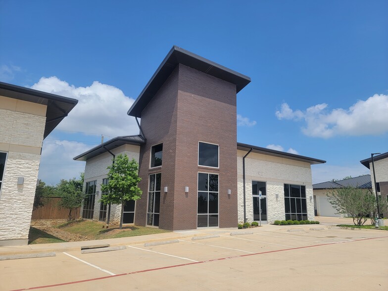 1371 Brumlow Ave, Southlake, TX for lease - Primary Photo - Image 1 of 12