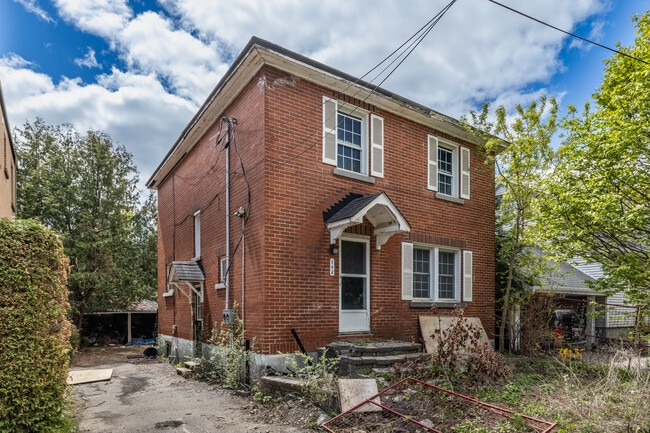 More details for 102 Putman Av, Ottawa, ON - Multifamily for Sale