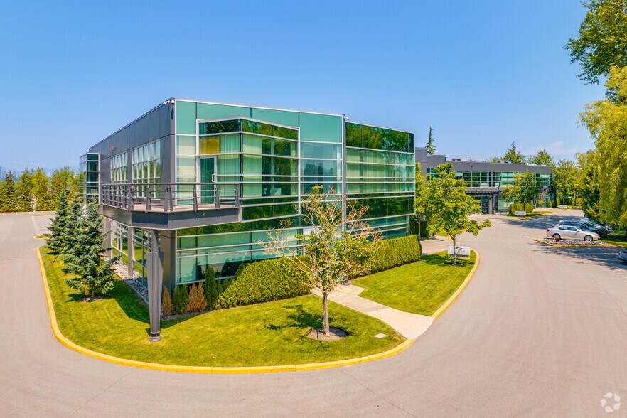 6651 Fraserwood Pl, Richmond, BC à louer - Photo du bâtiment - Image 2 de 5