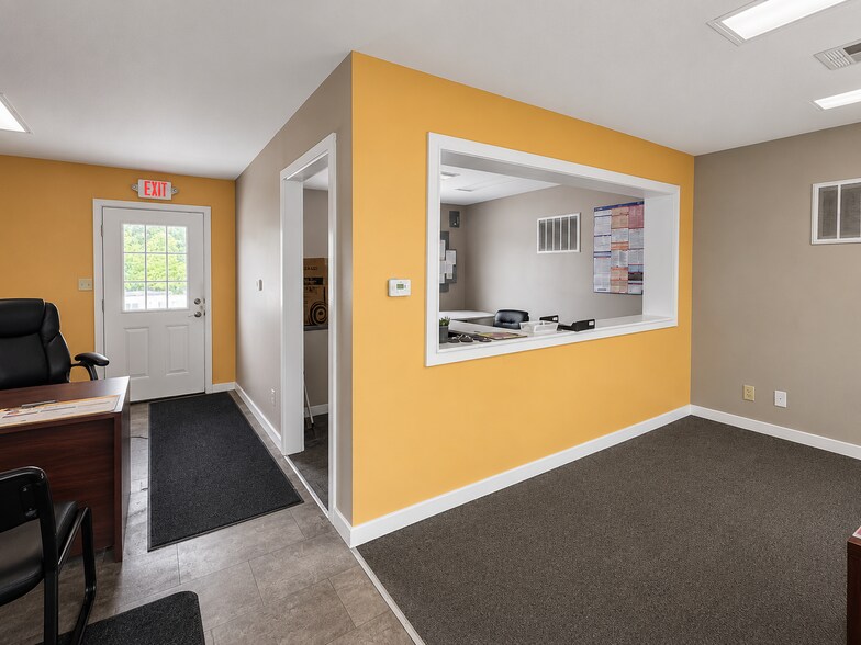 2100 Dickman Rd, Springfield, MI à vendre - Photo du bâtiment - Image 2 de 12