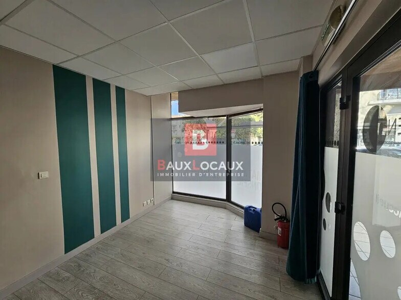Retail in Salon-de-Provence for lease - Interior Photo - Image 3 of 9