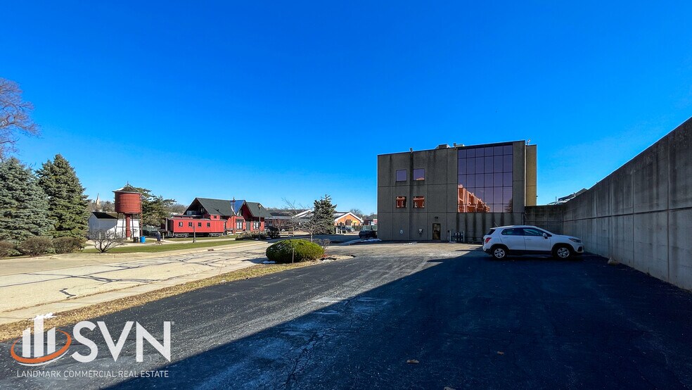 201 Houston St, Batavia, IL à louer - Photo du bâtiment - Image 3 de 7