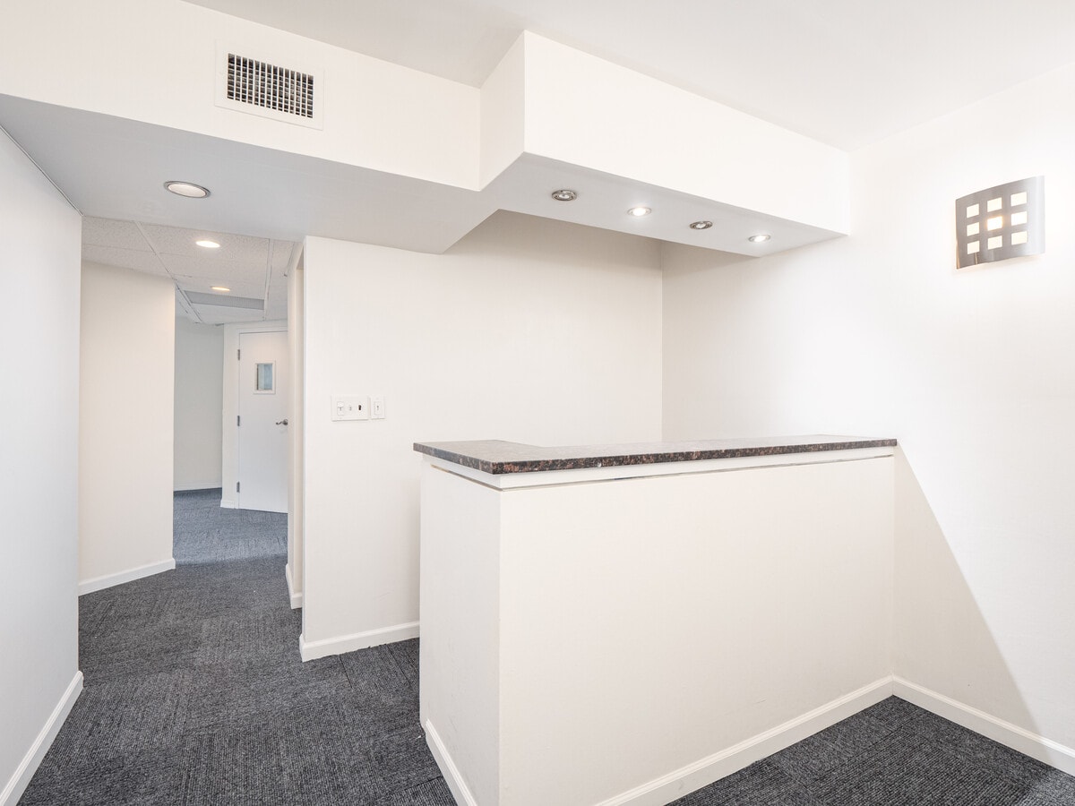 115 E 61st St, New York, NY 10065 - Unit A -  - Interior Photo - Image 2 of 8