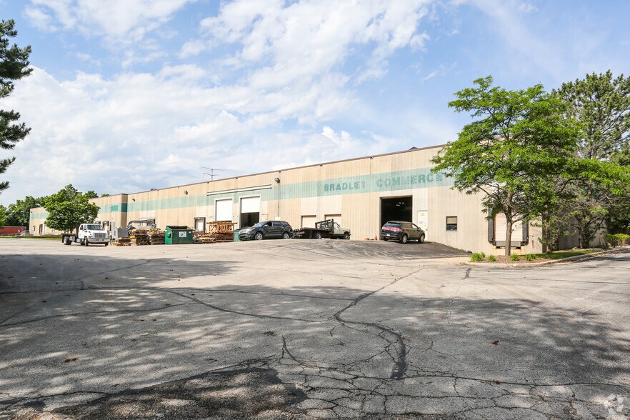 8301 W Parkland Ct, Milwaukee, WI for sale - Building Photo - Image 1 of 7