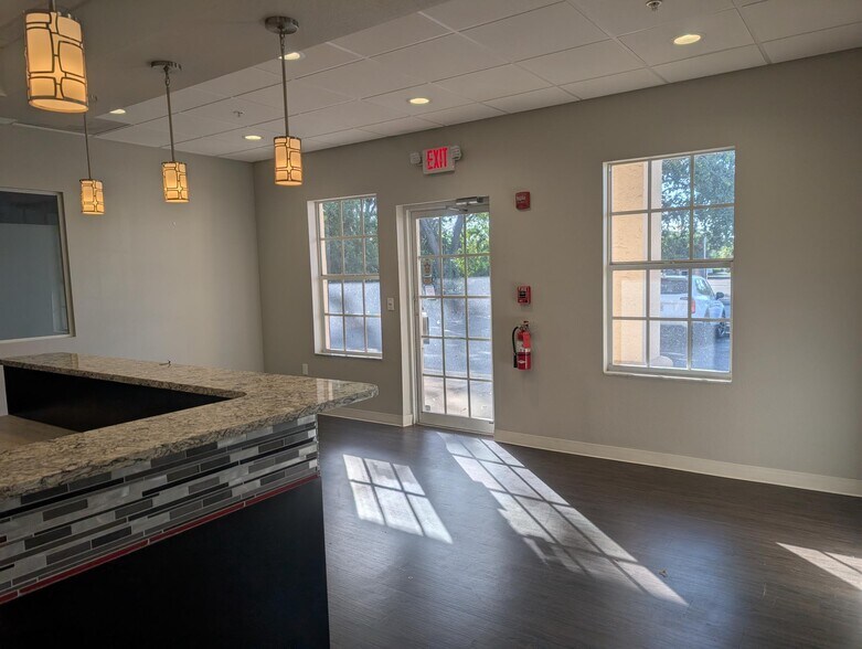3355 Clark Rd, Sarasota, FL à louer - Photo du bâtiment - Image 2 de 11
