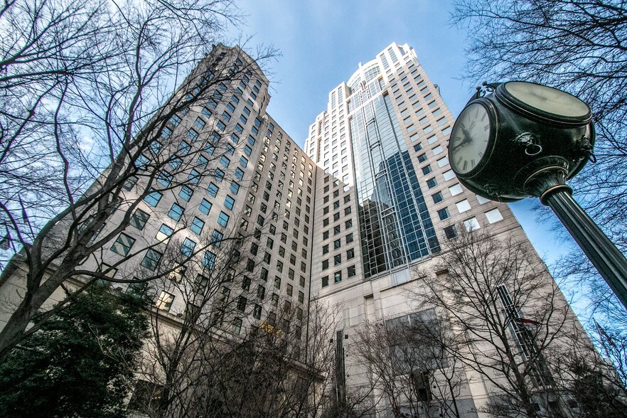 112 S Tryon St, Charlotte, NC à louer - Photo du bâtiment - Image 2 de 7